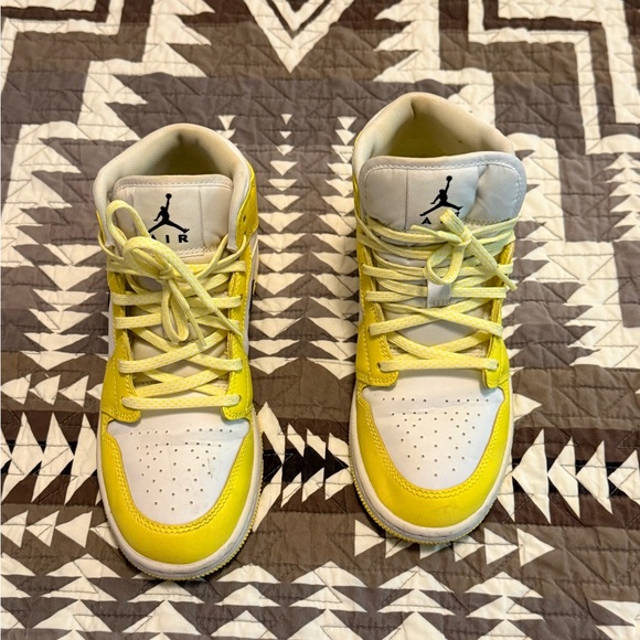 Nike Yellow Rose SZ 4 - Picture 2 of 4
